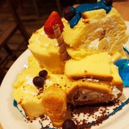 目の覚めるようなブルー！『ロックマン』コラボカフェで“青いカレー”や“青いピザ”を食べてきた