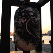 『FGO』水幕電子描画を披露！水上を彩る雅なサーヴァント、北斎が海を駆ける！