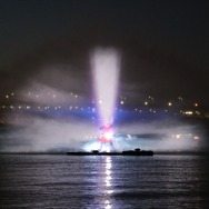 『FGO』水幕電子描画を披露！水上を彩る雅なサーヴァント、北斎が海を駆ける！