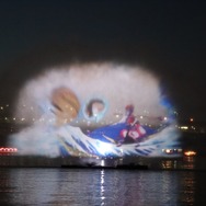 『FGO』水幕電子描画を披露！水上を彩る雅なサーヴァント、北斎が海を駆ける！