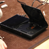 PS2を分解して知るモノの仕組み―「プレイステーション分解ワークショップ」レポート
