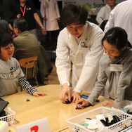 PS2を分解して知るモノの仕組み―「プレイステーション分解ワークショップ」レポート