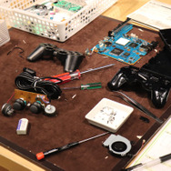 PS2を分解して知るモノの仕組み―「プレイステーション分解ワークショップ」レポート