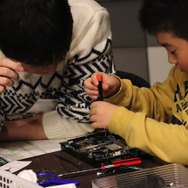 PS2を分解して知るモノの仕組み―「プレイステーション分解ワークショップ」レポート