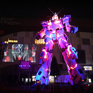 ユニコーンガンダム立像、お台場に立つ！ 演出や変型をフォトレポートでお届け（写真45枚）