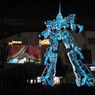 ユニコーンガンダム立像、お台場に立つ！ 演出や変型をフォトレポートでお届け（写真45枚）