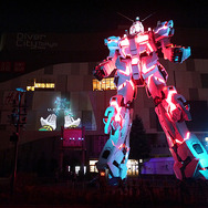 ユニコーンガンダム立像、お台場に立つ！ 演出や変型をフォトレポートでお届け（写真45枚）