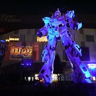 ユニコーンガンダム立像、お台場に立つ！ 演出や変型をフォトレポートでお届け（写真45枚）