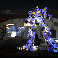 ユニコーンガンダム立像、お台場に立つ！ 演出や変型をフォトレポートでお届け（写真45枚）