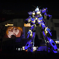 ユニコーンガンダム立像、お台場に立つ！ 演出や変型をフォトレポートでお届け（写真45枚）
