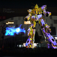 ユニコーンガンダム立像、お台場に立つ！ 演出や変型をフォトレポートでお届け（写真45枚）