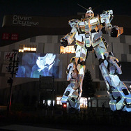 ユニコーンガンダム立像、お台場に立つ！ 演出や変型をフォトレポートでお届け（写真45枚）
