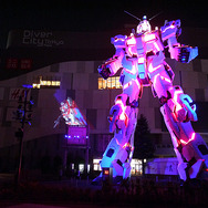 ユニコーンガンダム立像、お台場に立つ！ 演出や変型をフォトレポートでお届け（写真45枚）