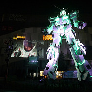 ユニコーンガンダム立像、お台場に立つ！ 演出や変型をフォトレポートでお届け（写真45枚）