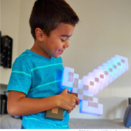 『マインクラフト』に出てくるソードが現実世界に!音も鳴るし色だって変化する優れ物