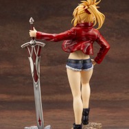 フィギュア「“赤”のセイバー」12,000円+税(C)東出祐一郎・TYPE-MOON / FAPC