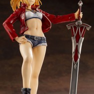 フィギュア「“赤”のセイバー」12,000円+税(C)東出祐一郎・TYPE-MOON / FAPC