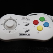 会場で「NEOGEO mini」を発見！気になるサイズや操作性をチェック【E3 2018】