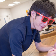 「キン肉マン海の家」1日店長の才木玲佳が編集部を訪問！夏バテ空気をミドルキックでノックアウト！