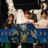 『ボーダーブレイク』PS4版完成披露会フォトレポ─実物大ブラント・ランナーの迫力に思わず「すご～い！」「いい腕だ！」