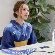 溢れ出る清涼感！「PS Storeサマーセール」アンバサダー・都丸紗也華さんが扇子で夏の暑さを“90％OFF”に!?