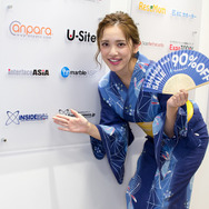 溢れ出る清涼感！「PS Storeサマーセール」アンバサダー・都丸紗也華さんが扇子で夏の暑さを“90％OFF”に!?