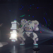 『#コンパスライブアリーナ』大阪公演が大盛況！女性に支持される強みは、映像と楽曲、さらにコスプレイヤー!?