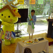 東京に「しまねっこカフェ」がオープン！『ルートレター』ヒロイン、日高のり子さんが魅力をＰＲ