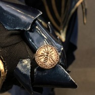 『ダークソウル』コラボアクセサリー「スズメバチの指輪」近日予約開始―「狼の指輪」も現物公開