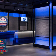 ロックマンが“翼”を授かった!? レッドブルがコラボを実施─特設サイトでは「R缶」を駆使するレースゲームを公開