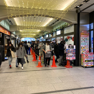 『大乱闘スマッシュブラザーズ SPECIAL』発売日当日の秋葉原は、ポケカ勢も入り乱れての行列に！