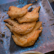 「キン肉マン酒場」に行ってみた！ ファンなら思わず“ニヤリ”なコラボフード＆展示物がズラリ