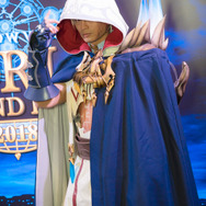 優勝賞金100万ドル『シャドバ』世界大会2018!五木あきら含む公式コスプレイヤー10人が会場を彩る【写真107枚】