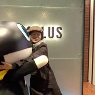 『スマブラSP』桜井政博氏がモルガナとハグ！「ジョーカー」参戦を記念した約10分のインタビュー動画を公開