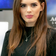 『エースコンバット』好き海外女性モデルが語る『エスコン』事情とは？河野氏対談＆インタビュー