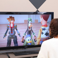 『キングダムハーツIII』をプレイする伊波杏樹さん