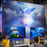 『JUMP FORCE』『SDガンダム』などの特大オブジェが並ぶ「バンダイナムコ」ブースは常に大盛況！【台北ゲームショウ2019】