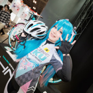 【コスプレ】「ワンフェス2019冬」初音ミクに扮したコンパニオンさんに注目！ GSRコーナー【写真34枚】