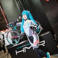 【コスプレ】「ワンフェス2019冬」初音ミクに扮したコンパニオンさんに注目！ GSRコーナー【写真34枚】