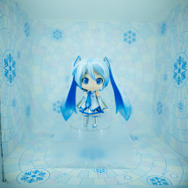 【コスプレ】「ワンフェス2019冬」初音ミクに扮したコンパニオンさんに注目！ GSRコーナー【写真34枚】