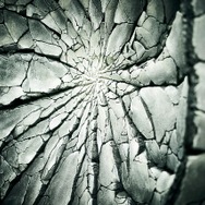 『JUMP FORCE』ジャンプヒーローが現実でバトル!? コンクリート壁を撃つ“謎の穴”が新宿駅に出現