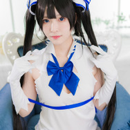 「ダンまち」ヘスティア“例の紐”の効能は？ 人気レイヤーとマジメに検証してみた【写真41枚】