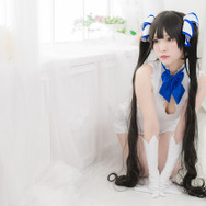 「ダンまち」ヘスティア“例の紐”の効能は？ 人気レイヤーとマジメに検証してみた【写真41枚】