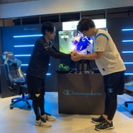 「米つかみ」トレーニングでゲームがプレイしやすくなる？ケイン・コスギ氏インタビュー─アパレルブランド チャンピオンe-Sportsウェア発売イベント