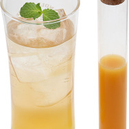 「エヴァンゲリオン酒場」L.C.L(ノンアルコール)各 390 円（C）カラー