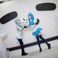 【コスプレ】「ビリビリ動画」双子の中国人気レイヤーがダンスパフォーマンスで魅了！【ニコニコ超会議2019】
