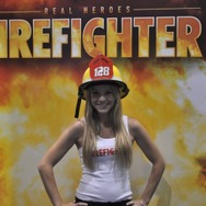 【E3 2009】E3会場で見つけた美女と野獣(?)