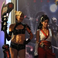 【E3 2009】E3会場で見つけた美女と野獣(?)