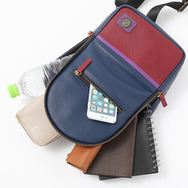 バッグ「真宮寺さくらモデル」14,800円(税別)（C）SEGA