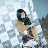 宇垣美里、「進撃の巨人」ミカサのコスプレ姿披露！ ミニ巨人を駆逐する一幕も【写真42枚】